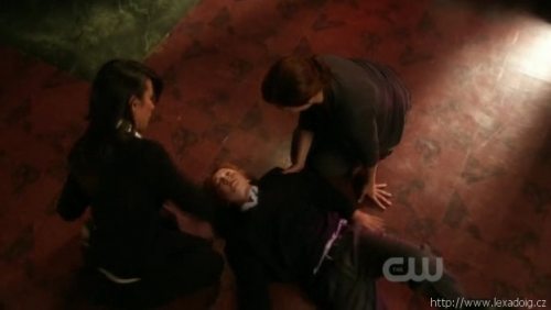lexa-doig-smallville-harvest-032.jpg