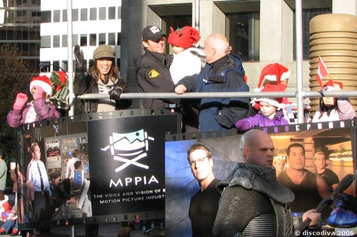 lexa-doig-rogers-santa-claus-parade-2006-001.jpg